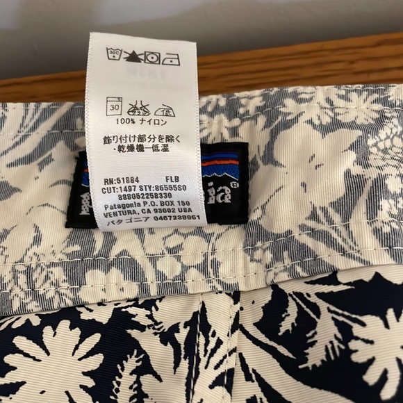 Patagonia Shorts, Size 33 - Picture 7 of 8